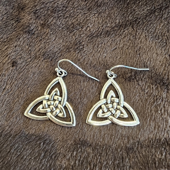 💥4 for $25💥 Silvertone Celtic Trinity Knot Drop Earrings - Picture 6 of 7